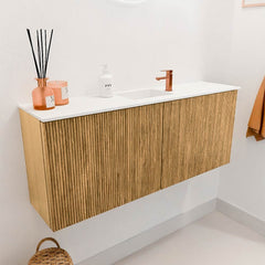JOYA 100cm toiletmeubel kleur Oak. Wastafel FAYE positie Midden 1 kraangat kleur Talc.