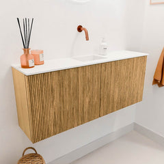 JOYA 100cm toiletmeubel kleur Oak. Wastafel FAYE positie Midden Zonder kraangat kleur Talc.