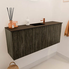 JOYA 100cm toiletmeubel kleur Shadow. Wastafel FAYE positie Midden 1 kraangat kleur Urban.