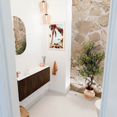 JOYA 100cm toiletmeubel kleur Walnut. Wastafel FAYE positie Links 1 kraangat kleur Talc.