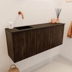 JOYA 100cm toiletmeubel kleur Walnut. Wastafel FAYE positie Links Zonder kraangat kleur Urban.