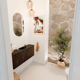 JOYA 100cm toiletmeubel kleur Walnut. Wastafel FAYE positie Midden 1 kraangat kleur Urban.