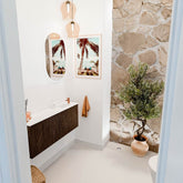 JOYA 100cm toiletmeubel kleur Walnut. Wastafel FAYE positie Rechts 1 kraangat kleur Talc.