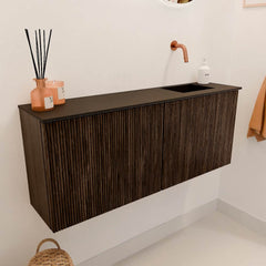 JOYA 100cm toiletmeubel kleur Walnut. Wastafel FAYE positie Rechts Zonder kraangat kleur Urban.