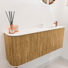 JOYA 101,6cm toiletmeubel ronding links kleur Oak. Wastafel FAYE positie Rechts 1 kraangat kleur Talc.