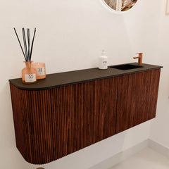 JOYA 101,6cm toiletmeubel ronding links kleur Ruby. Wastafel FAYE positie Rechts 1 kraangat kleur Urban.