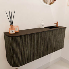 JOYA 101,6cm toiletmeubel ronding links kleur Shadow. Wastafel FAYE positie Rechts 1 kraangat kleur Urban.