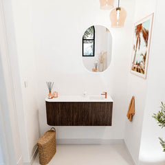 JOYA 101,6cm toiletmeubel ronding links kleur Walnut. Wastafel FAYE positie Rechts 1 kraangat kleur Talc.