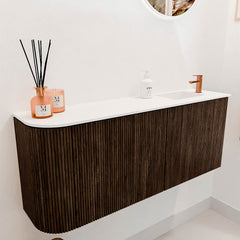 JOYA 101,6cm toiletmeubel ronding links kleur Walnut. Wastafel FAYE positie Rechts 1 kraangat kleur Talc.