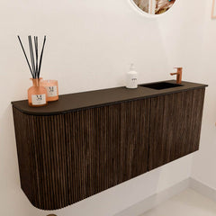 JOYA 101,6cm toiletmeubel ronding links kleur Walnut. Wastafel FAYE positie Rechts 1 kraangat kleur Urban.