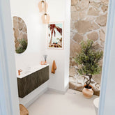 JOYA 101,6cm toiletmeubel ronding rechts kleur Shadow. Wastafel FAYE positie Links 1 kraangat kleur Talc.