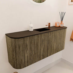 JOYA 103,2cm toiletmeubel ronding links + rechts kleur Dusk. Wastafel FAYE positie Midden 1 kraangat kleur Urban.