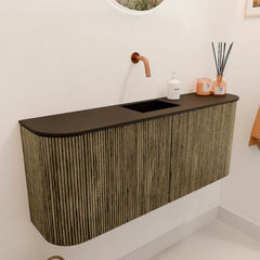 JOYA 103,2cm toiletmeubel ronding links + rechts kleur Dusk. Wastafel FAYE positie Midden Zonder kraangat kleur Urban.