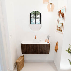 JOYA 103,2cm toiletmeubel ronding links + rechts kleur Walnut. Wastafel FAYE positie Midden Zonder kraangat kleur Talc.