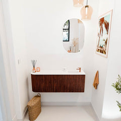 JOYA 111,6cm toiletmeubel ronding links kleur Ruby. Wastafel FAYE positie Rechts 1 kraangat kleur Talc.