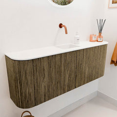 JOYA 113,2cm toiletmeubel ronding links + rechts kleur Dusk. Wastafel FAYE positie Midden Zonder kraangat kleur Talc.