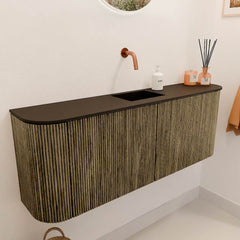 JOYA 113,2cm toiletmeubel ronding links + rechts kleur Dusk. Wastafel FAYE positie Midden Zonder kraangat kleur Urban.