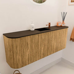 JOYA 113,2cm toiletmeubel ronding links + rechts kleur Oak. Wastafel FAYE positie Midden 1 kraangat kleur Urban.