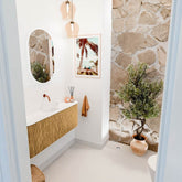 JOYA 113,2cm toiletmeubel ronding links + rechts kleur Oak. Wastafel FAYE positie Midden Zonder kraangat kleur Talc.