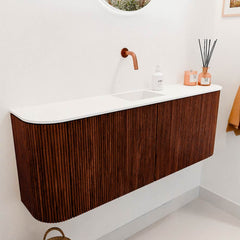 JOYA 113,2cm toiletmeubel ronding links + rechts kleur Ruby. Wastafel FAYE positie Midden Zonder kraangat kleur Talc.