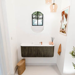 JOYA 113,2cm toiletmeubel ronding links + rechts kleur Shadow. Wastafel FAYE positie Midden 1 kraangat kleur Talc.