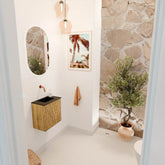 JOYA 40cm toiletmeubel kleur Oak. Wastafel FAYE positie Midden Zonder kraangat kleur Urban.