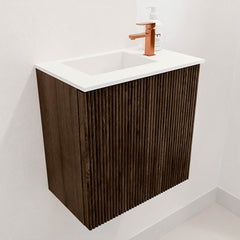 JOYA 40cm toiletmeubel kleur Walnut. Wastafel FAYE positie Links 1 kraangat kleur Talc
