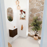 JOYA 40cm toiletmeubel kleur Walnut. Wastafel FAYE positie Links 1 kraangat kleur Talc