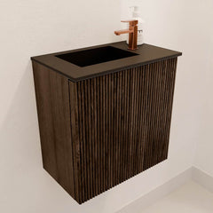 JOYA 40cm toiletmeubel kleur Walnut. Wastafel FAYE positie Links 1 kraangat kleur Urban