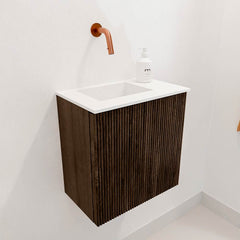JOYA 40cm toiletmeubel kleur Walnut. Wastafel FAYE positie Links Zonder kraangat kleur Talc.