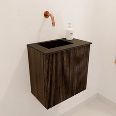 JOYA 40cm toiletmeubel kleur Walnut. Wastafel FAYE positie Links Zonder kraangat kleur Urban.