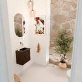 JOYA 40cm toiletmeubel kleur Walnut. Wastafel FAYE positie Rechts Zonder kraangat kleur Urban.