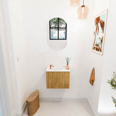 JOYA 50cm toiletmeubel kleur Oak. Wastafel FAYE positie Links 1 kraangat kleur Talc.