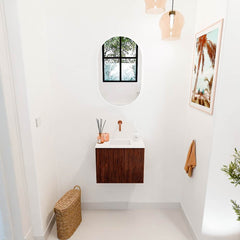 JOYA 50cm toiletmeubel kleur Ruby. Wastafel FAYE positie Midden Zonder kraangat kleur Talc.