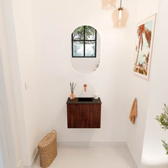 JOYA 50cm toiletmeubel kleur Ruby. Wastafel FAYE positie Rechts Zonder kraangat kleur Urban.