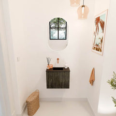 JOYA 50cm toiletmeubel kleur Shadow. Wastafel FAYE positie Midden Zonder kraangat kleur Urban.