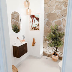 JOYA 50cm toiletmeubel kleur Walnut. Wastafel FAYE positie Links Zonder kraangat kleur Talc.