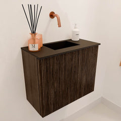 JOYA 50cm toiletmeubel kleur Walnut. Wastafel FAYE positie Midden Zonder kraangat kleur Urban.