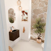 JOYA 50cm toiletmeubel kleur Walnut. Wastafel FAYE positie Midden Zonder kraangat kleur Urban.