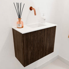 JOYA 50cm toiletmeubel kleur Walnut. Wastafel FAYE positie Rechts Zonder kraangat kleur Talc.