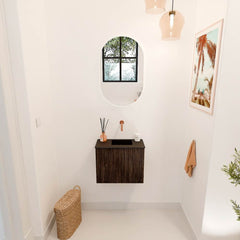 JOYA 50cm toiletmeubel kleur Walnut. Wastafel FAYE positie Rechts Zonder kraangat kleur Urban.