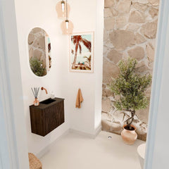 JOYA 50cm toiletmeubel kleur Walnut. Wastafel FAYE positie Rechts Zonder kraangat kleur Urban.