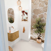 JOYA 51,6cm toiletmeubel ronding links kleur Oak. Wastafel FAYE positie Rechts Zonder kraangat kleur Talc.