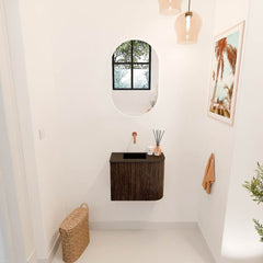 JOYA 51,6cm toiletmeubel ronding rechts kleur Walnut. Wastafel FAYE positie Links Zonder kraangat kleur Urban.