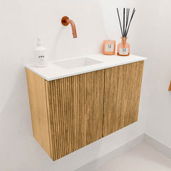 JOYA 60cm toiletmeubel kleur Oak. Wastafel FAYE positie Links Zonder kraangat kleur Talc.