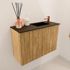 JOYA 60cm toiletmeubel kleur Oak. Wastafel FAYE positie Rechts 1 kraangat kleur Urban.