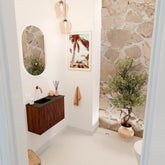 JOYA 60cm toiletmeubel kleur Ruby. Wastafel FAYE positie Links Zonder kraangat kleur Urban.