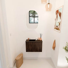 JOYA 60cm toiletmeubel kleur Walnut. Wastafel FAYE positie Links 1 kraangat kleur Urban.