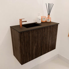JOYA 60cm toiletmeubel kleur Walnut. Wastafel FAYE positie Links 1 kraangat kleur Urban.