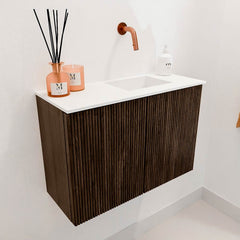JOYA 60cm toiletmeubel kleur Walnut. Wastafel FAYE positie Rechts Zonder kraangat kleur Talc.